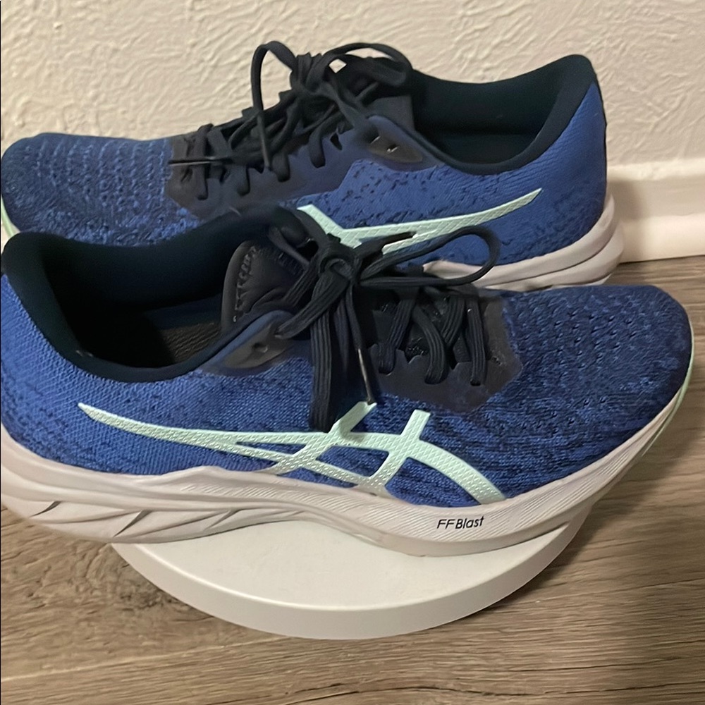 Asics Blue Athletic Shoes with Breathable Mesh and Cushioned Midsole